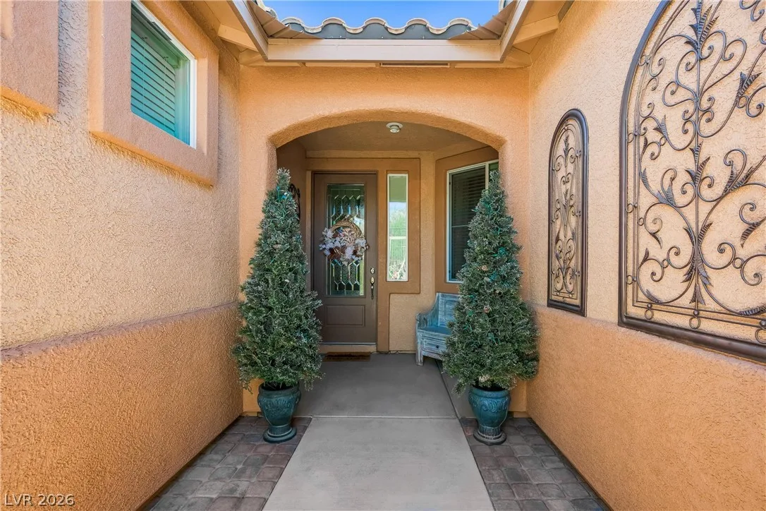 5615 East Ailanto Avenue — photo 2