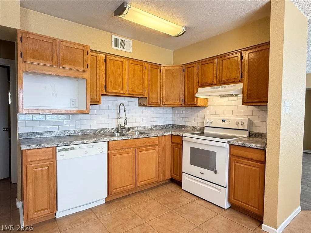 6220 Bourbon Way — photo 2