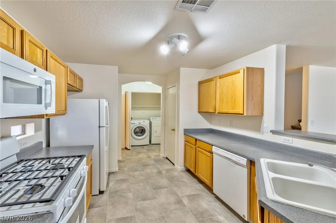 4816 Englewood Avenue — photo 4