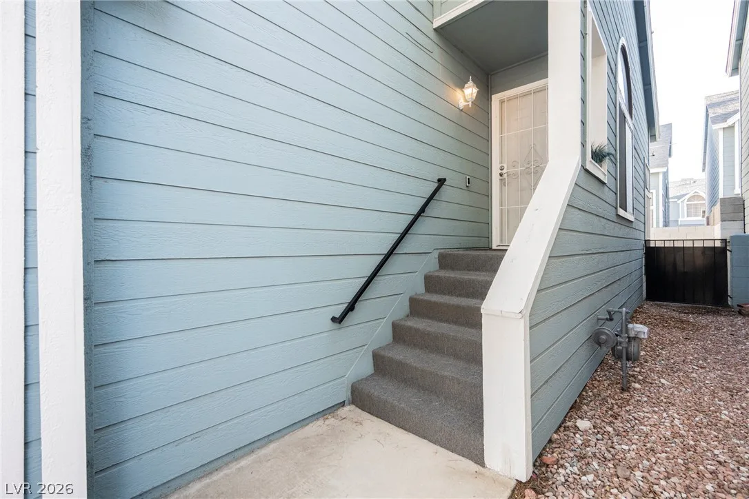 4947 Strauss Drive — photo 3