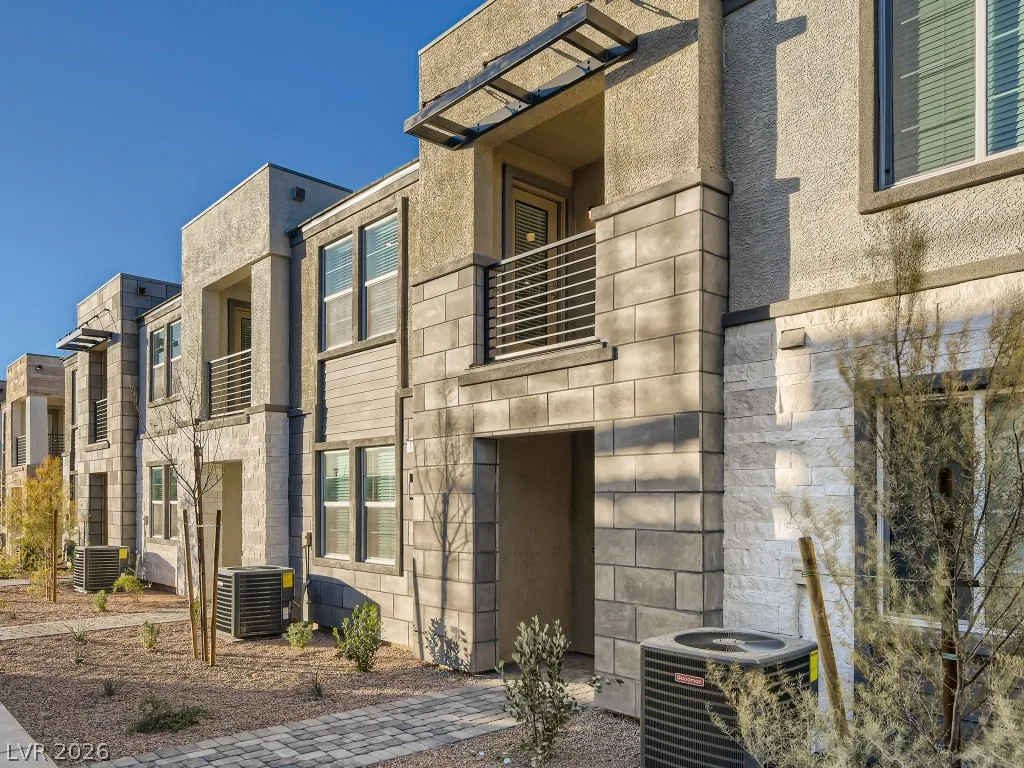 1104 Heliodor Avenue — photo 1
