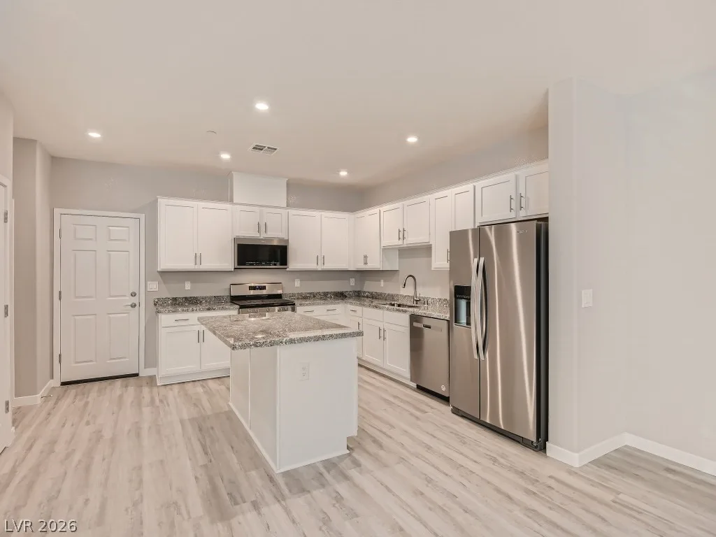 1104 Heliodor Avenue — photo 2