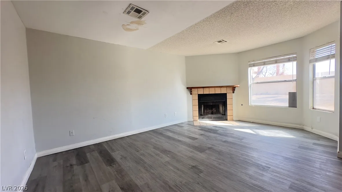 543 KRISTIN Lane — photo 3