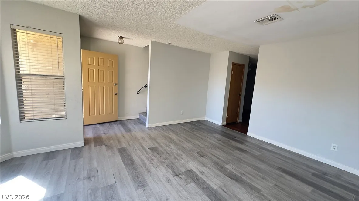 543 KRISTIN Lane — photo 4