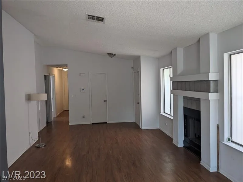 712 Brenner Way — photo 2