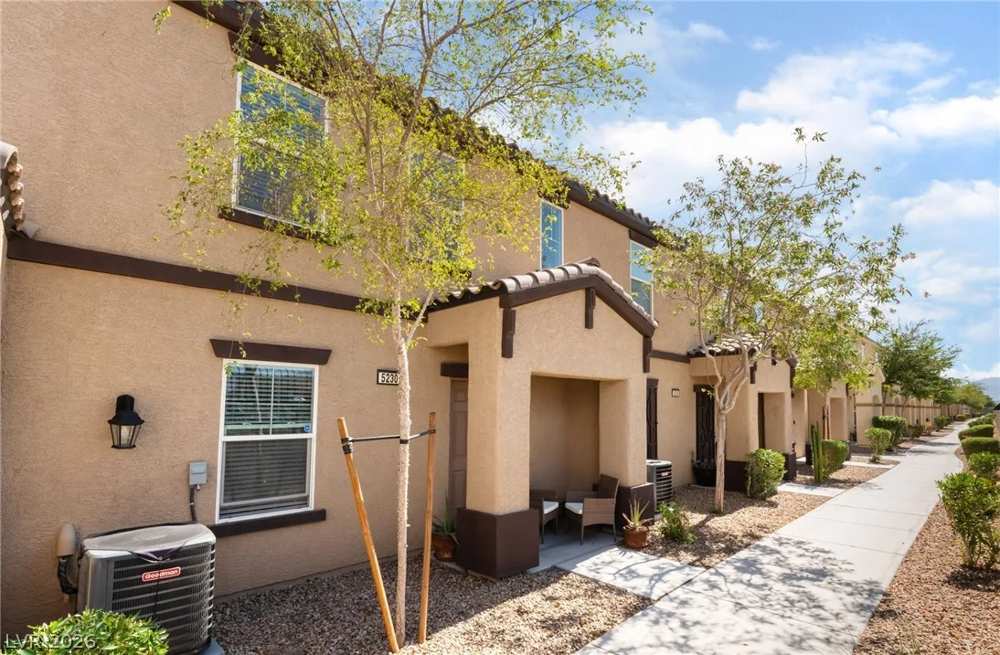 5230 Steep Cliffs Avenue — photo 2