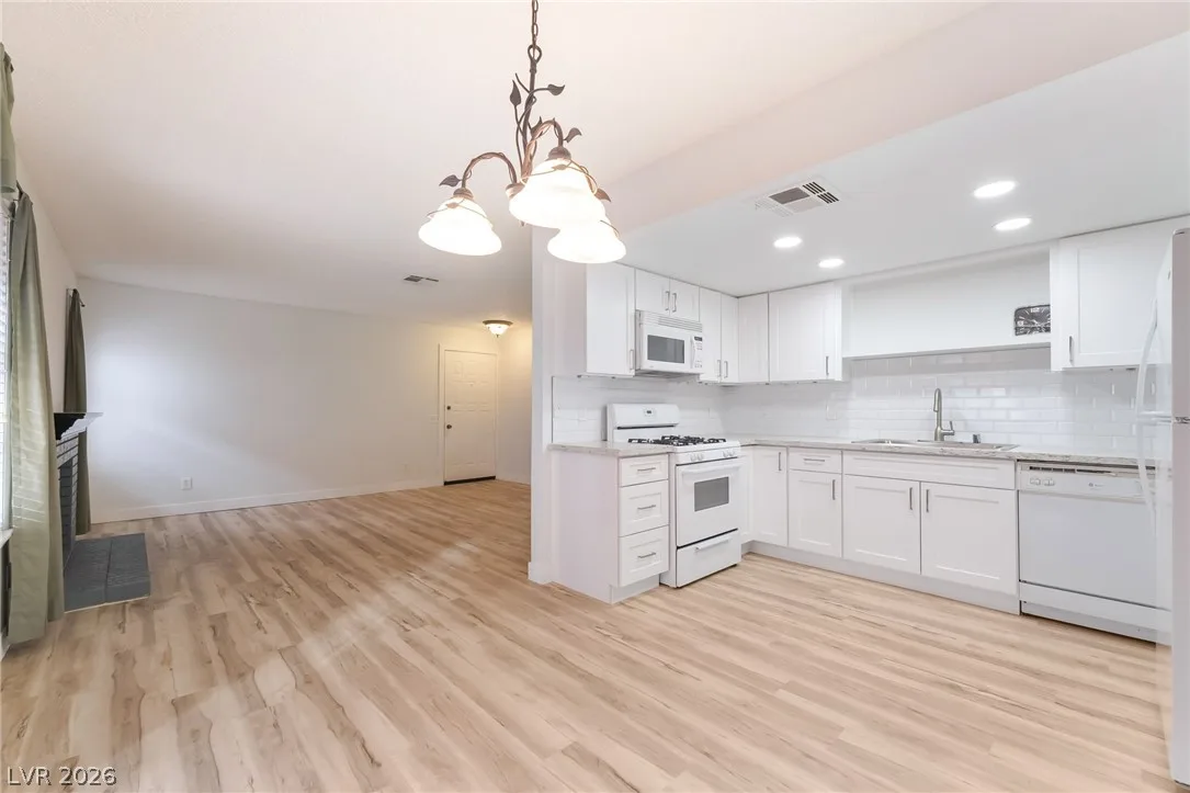 6633 West Tropicana Avenue 101 — photo 3