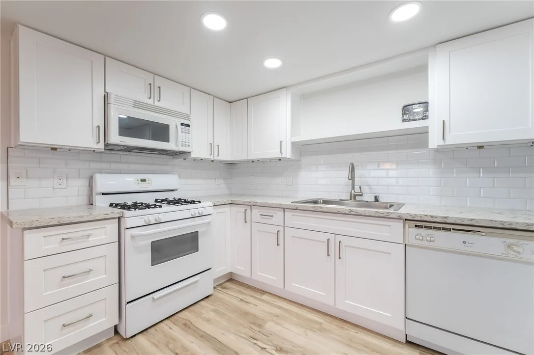 6633 West Tropicana Avenue 101 — photo 4