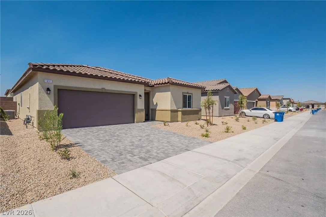 1691 Douglas Creek Street — photo 2