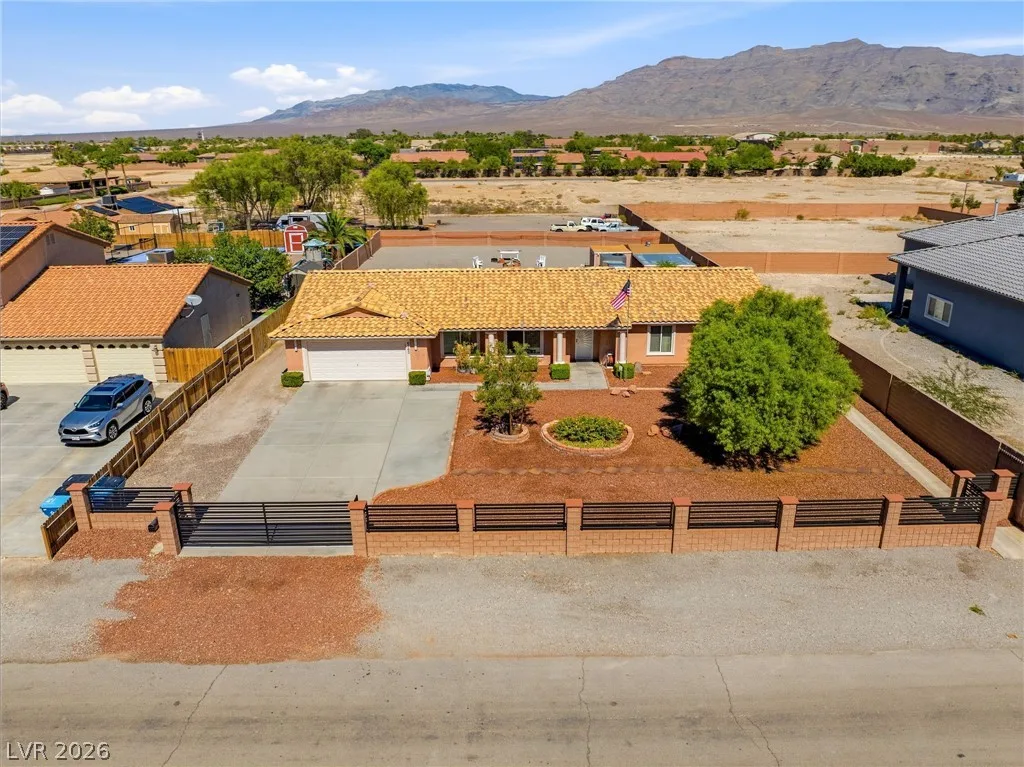 6560 Whispering Sands Drive — photo 1