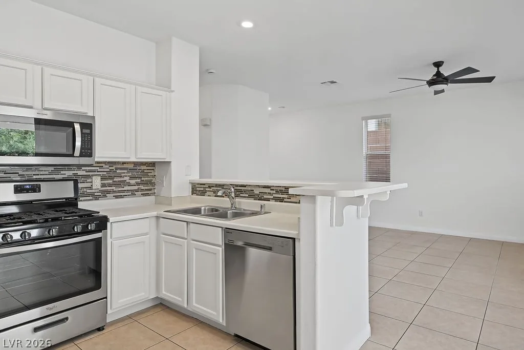 754 Solitude Point Avenue — photo 3
