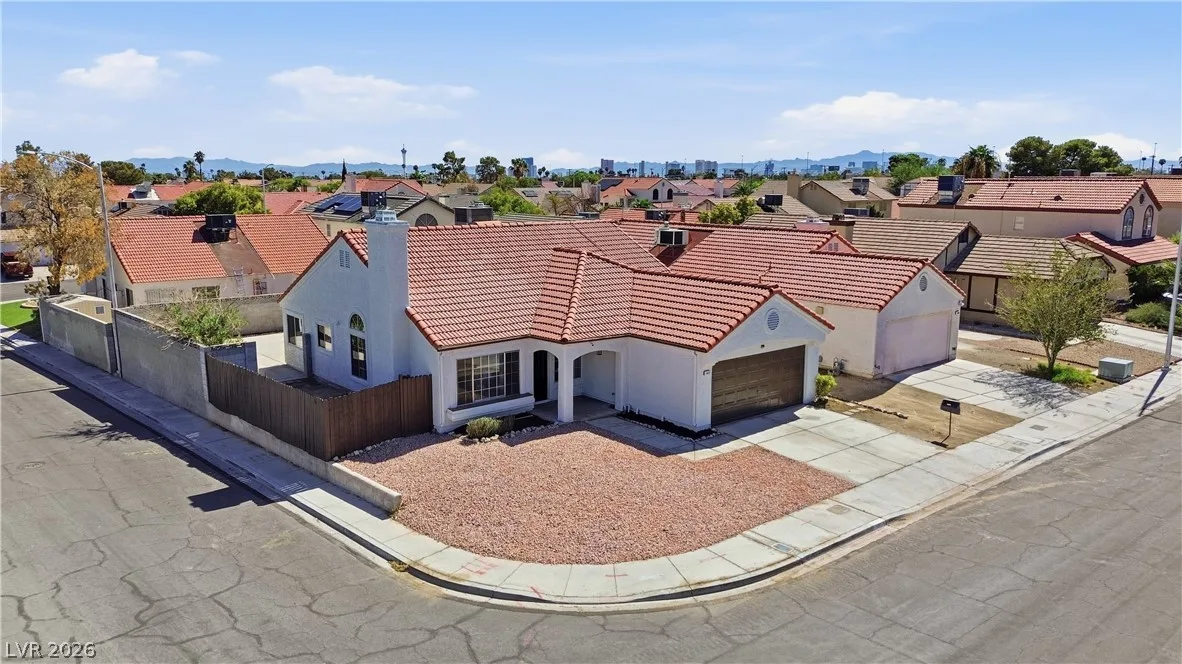 1013 Greystone Drive — photo 2