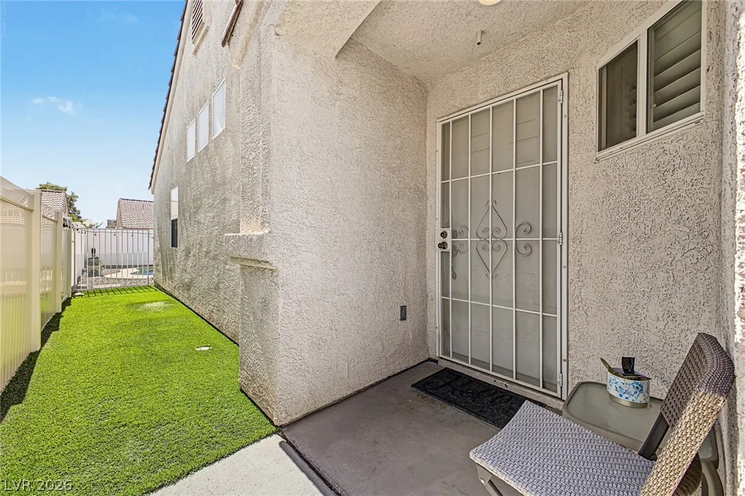 629 Lava Beds Way — photo 3