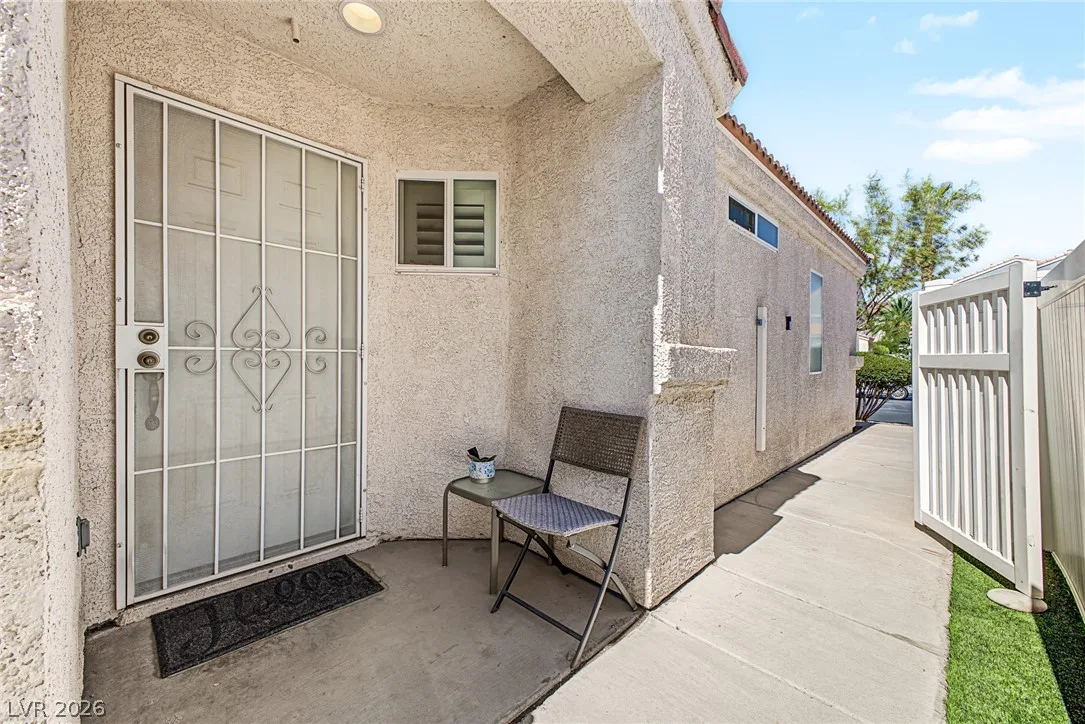 629 Lava Beds Way — photo 4