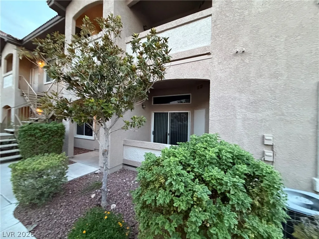 2305 West HORIZON RIDGE Parkway 1814 — photo 3