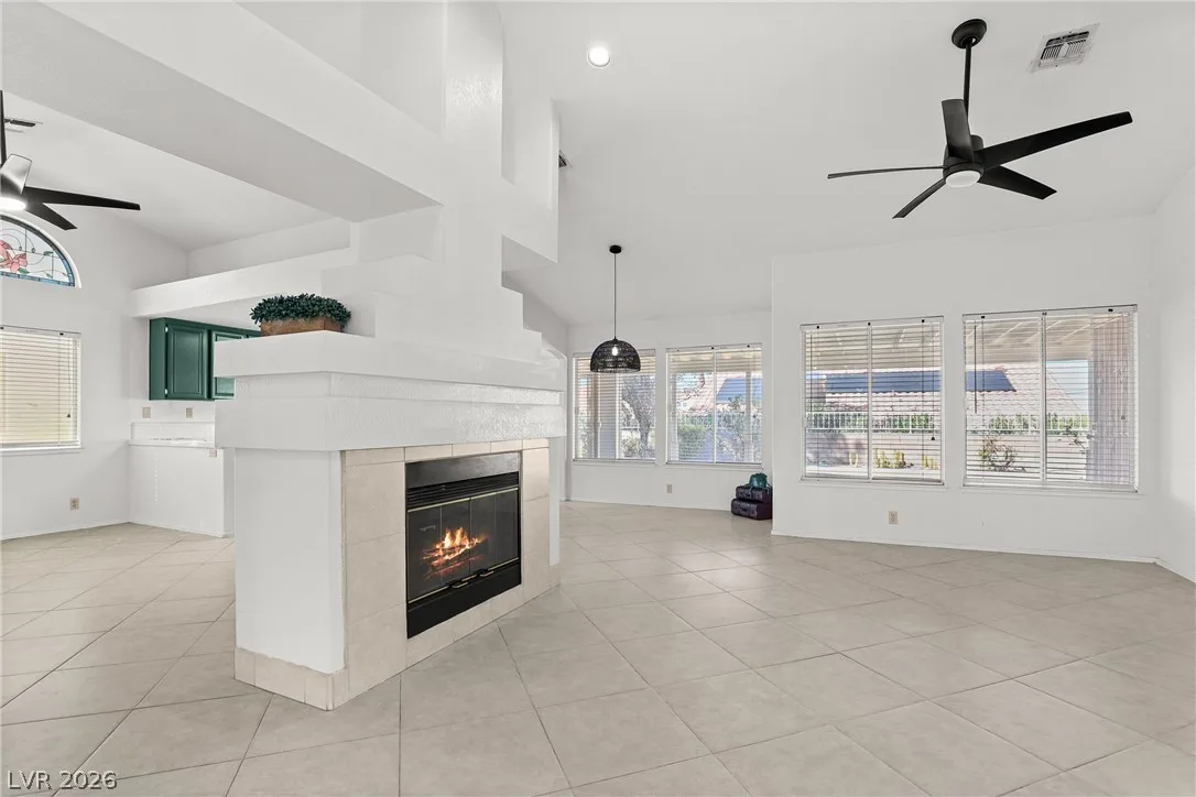 1042 Wainwright Court — photo 2