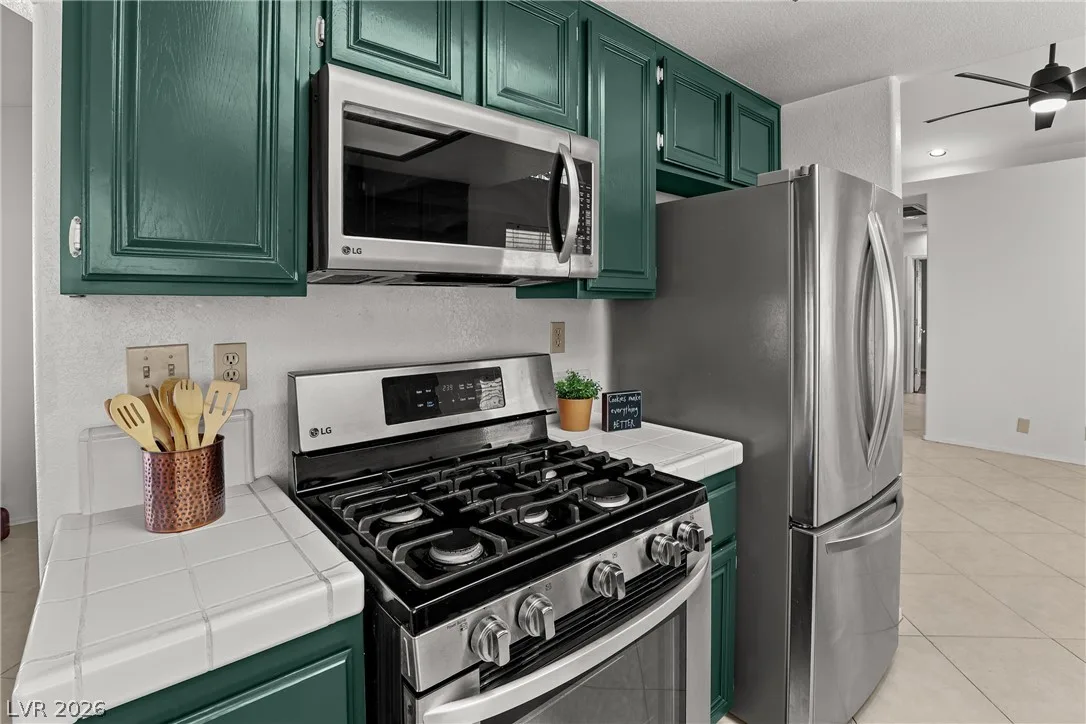 1042 Wainwright Court — photo 3