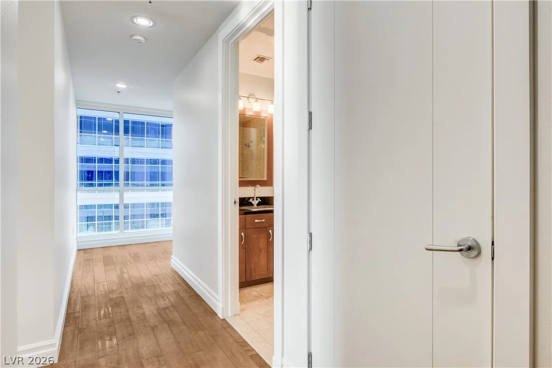 4575 DEAN MARTIN Drive 1212 — photo 4