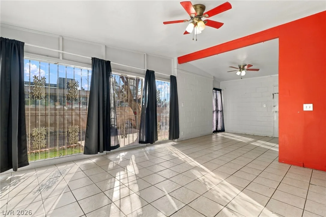 2521 Perliter Avenue — photo 4