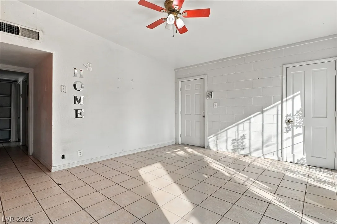 2521 Perliter Avenue — photo 5