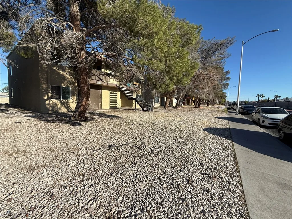 2313 North Jones Boulevard — photo 4