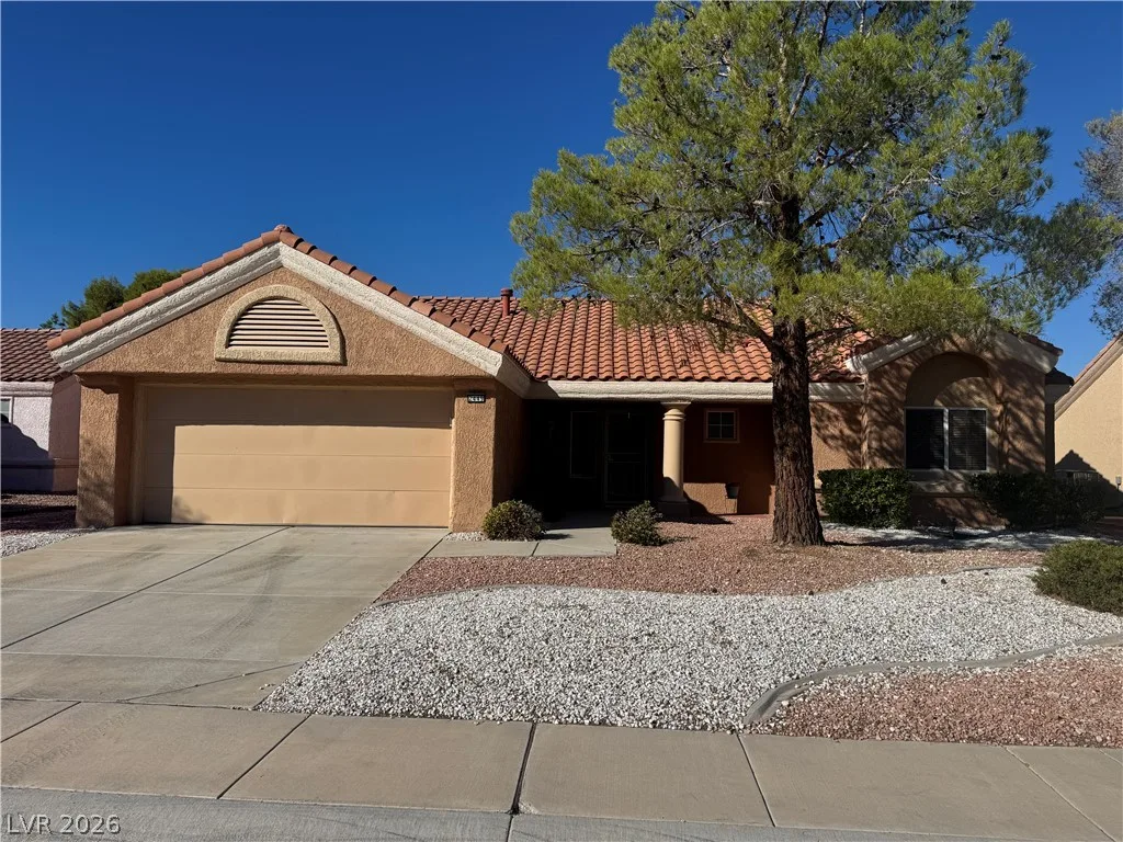 2449 Desert Glen Drive — photo 1