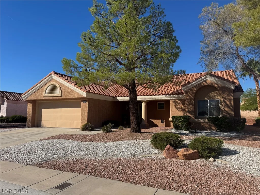 2449 Desert Glen Drive — photo 2