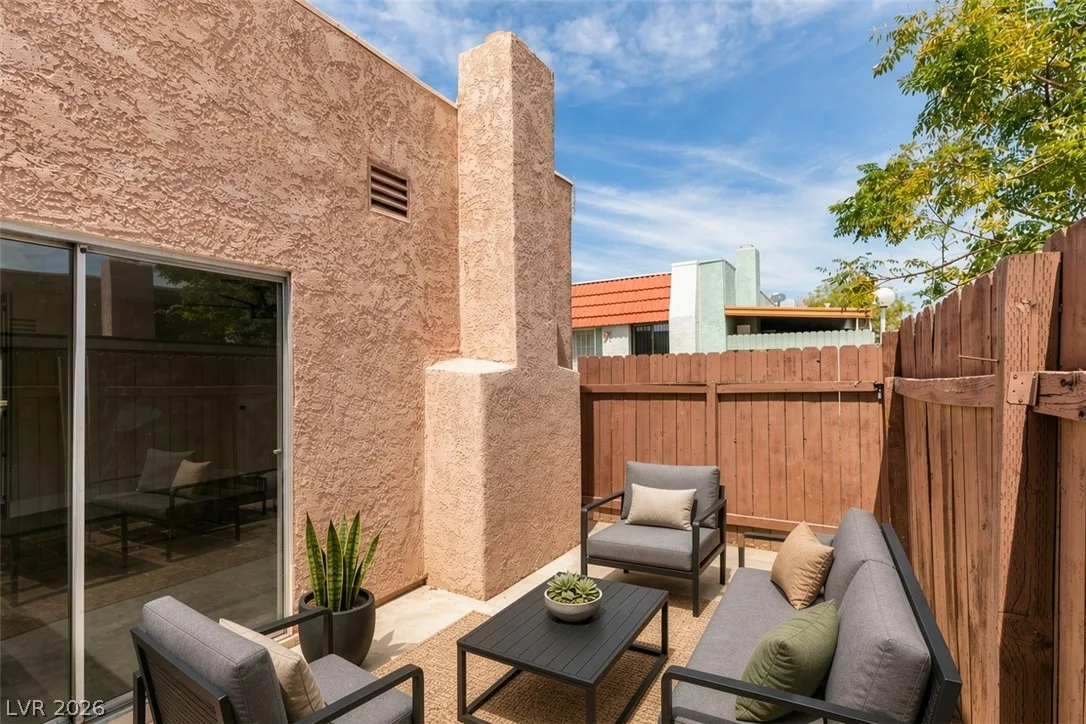 3638 Villa Knolls East Drive — photo 5