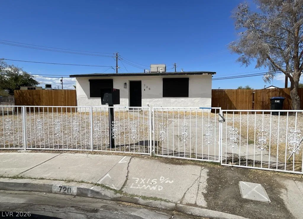 720 Kasper Avenue — photo 1