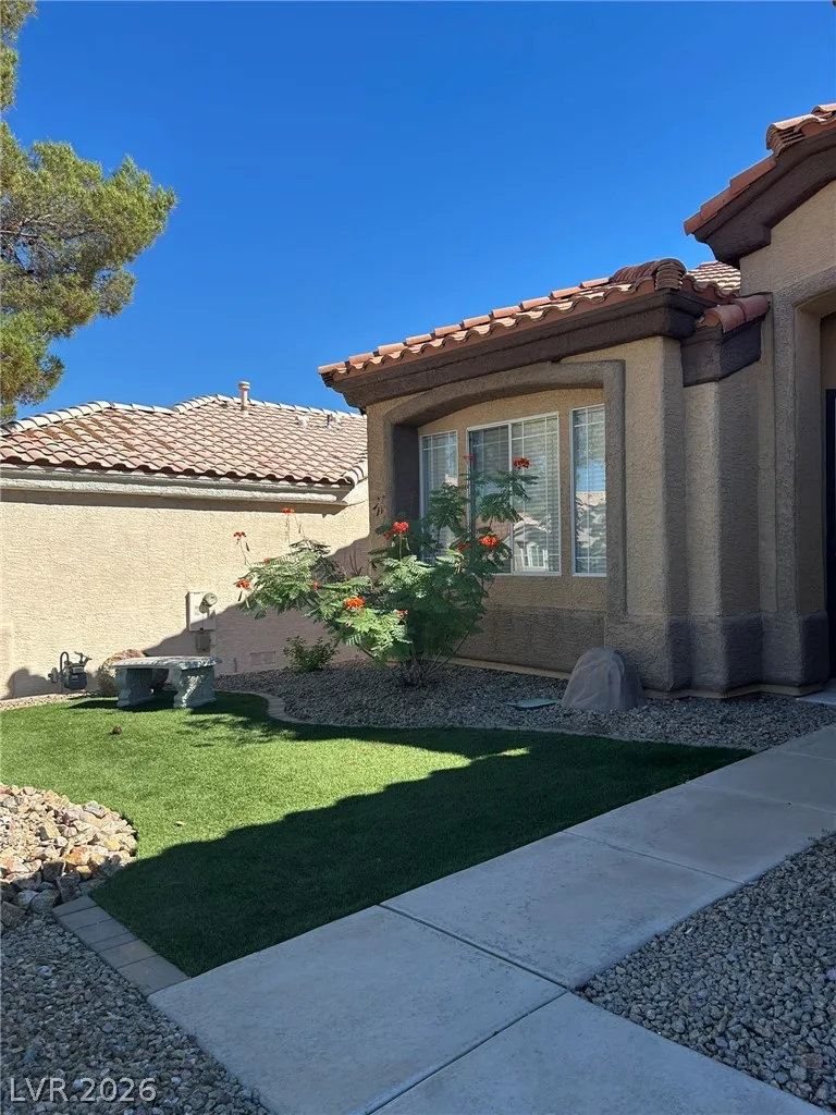 1164 Mirage Lake Street — photo 2