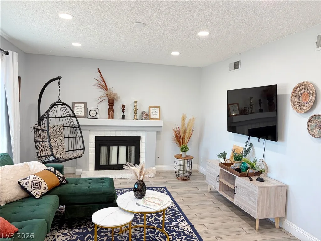 7488 Walnut Creek Drive — photo 2
