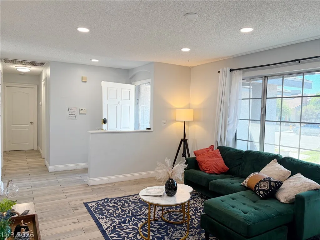 7488 Walnut Creek Drive — photo 3