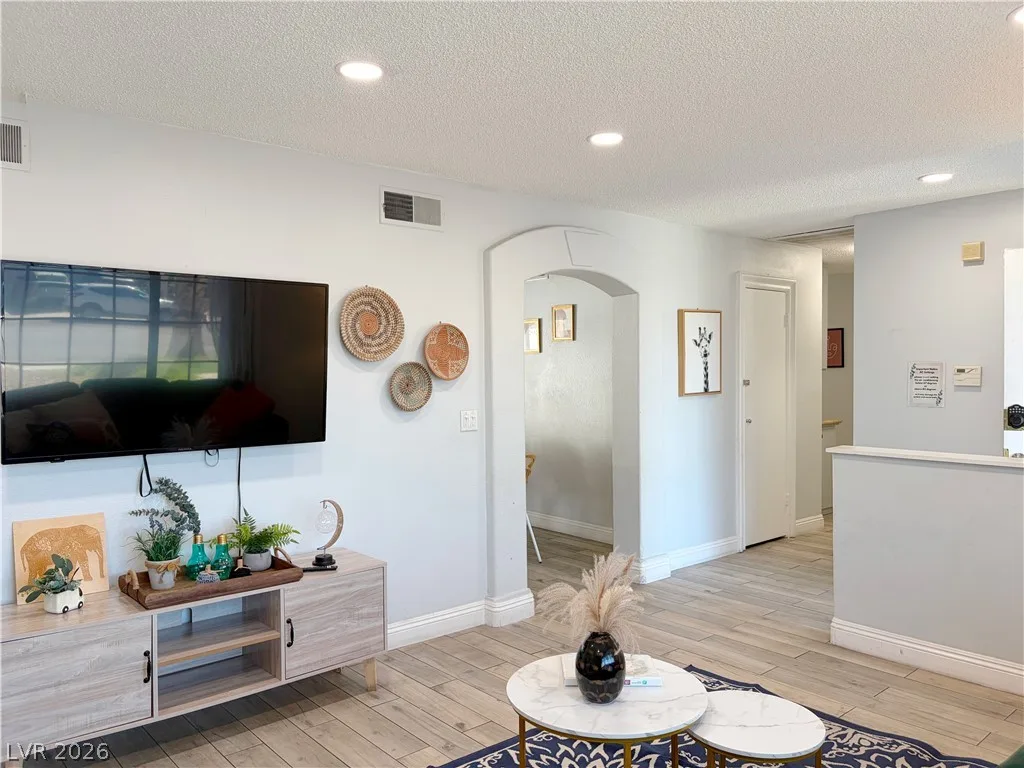 7488 Walnut Creek Drive — photo 4