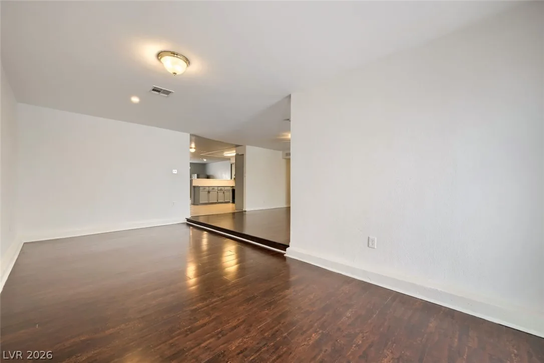 6512 Evergreen Avenue — photo 3