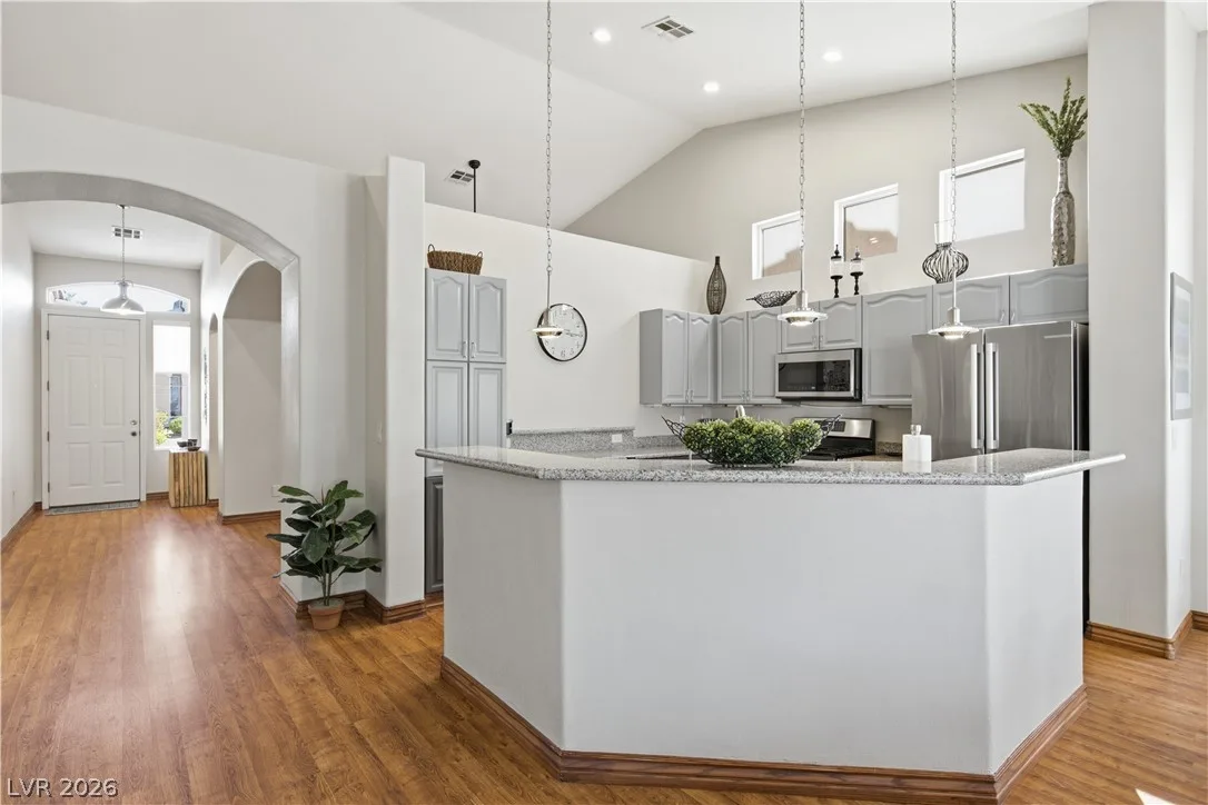 9664 Emeraude Avenue — photo 3