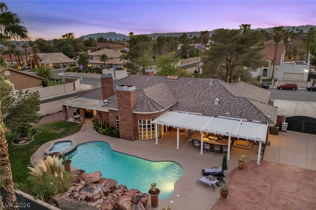 2130 Diamond Bar Drive — photo 3