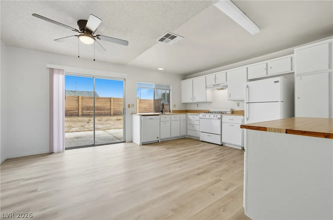 4732 Lakestream Avenue — photo 3