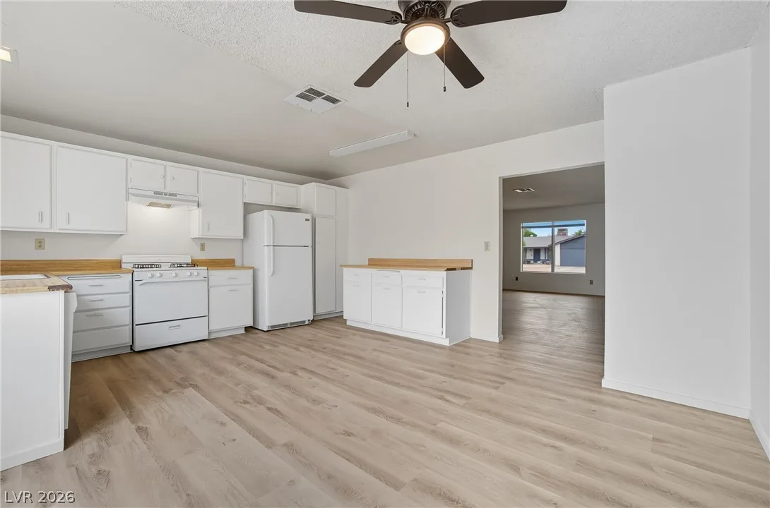 4732 Lakestream Avenue — photo 4