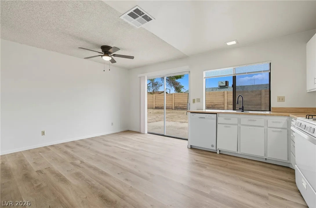 4732 Lakestream Avenue — photo 5