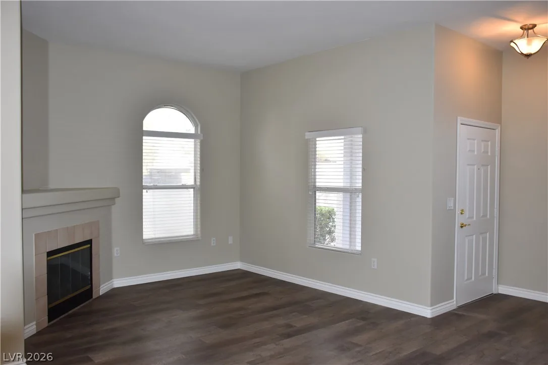 700 Carnegie Street 4111 — photo 2
