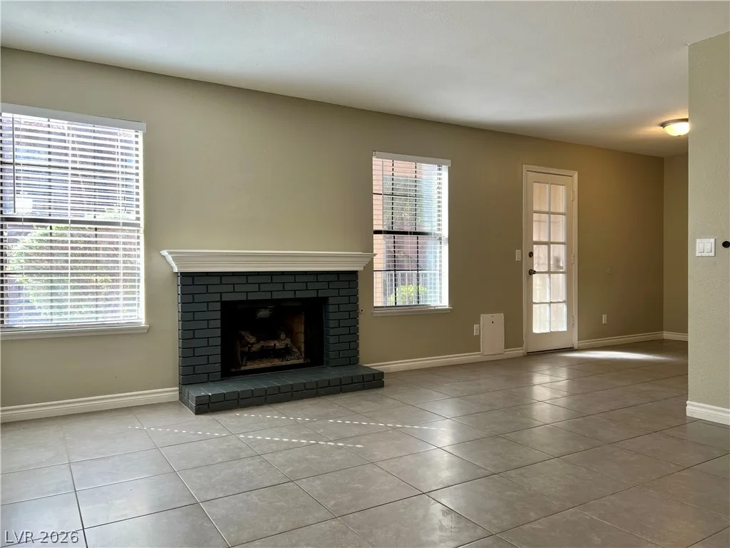 5576 West Rochelle Avenue 15B — photo 1