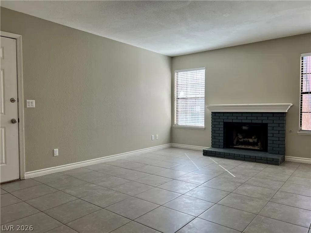 5576 West Rochelle Avenue 15B — photo 2