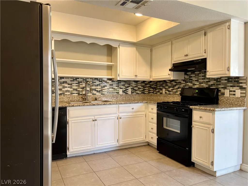 5576 West Rochelle Avenue 15B — photo 5