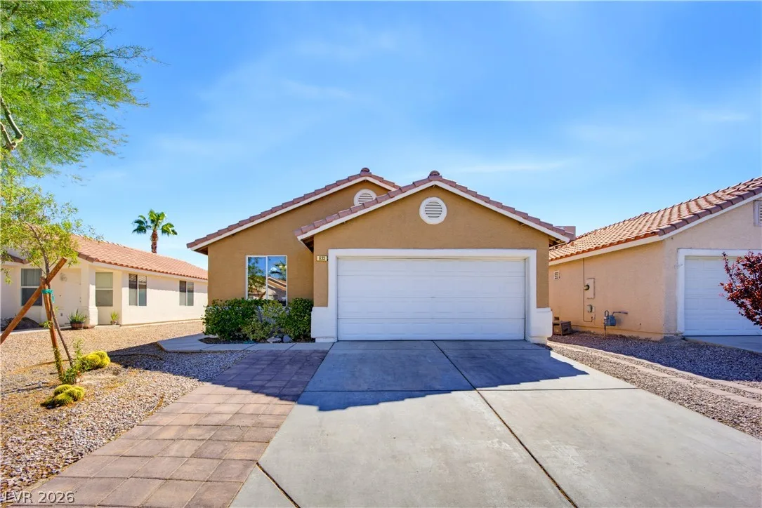 633 Roberta Alecia Avenue — photo 1