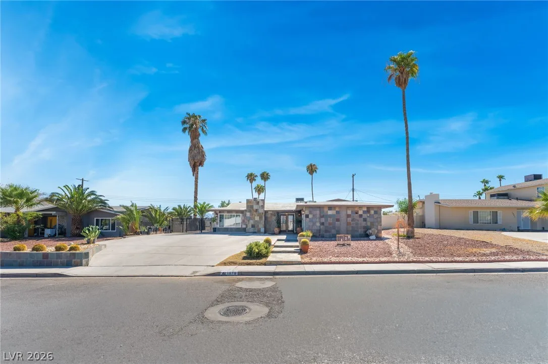 1679 Golden Arrow Drive — photo 1