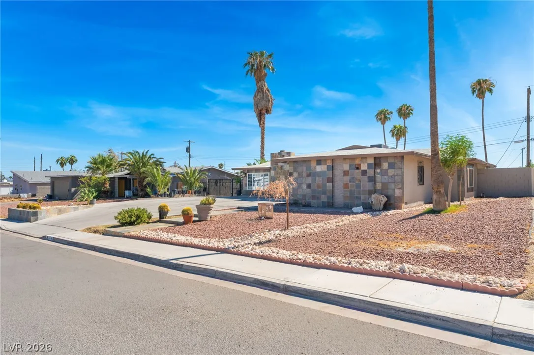 1679 Golden Arrow Drive — photo 3