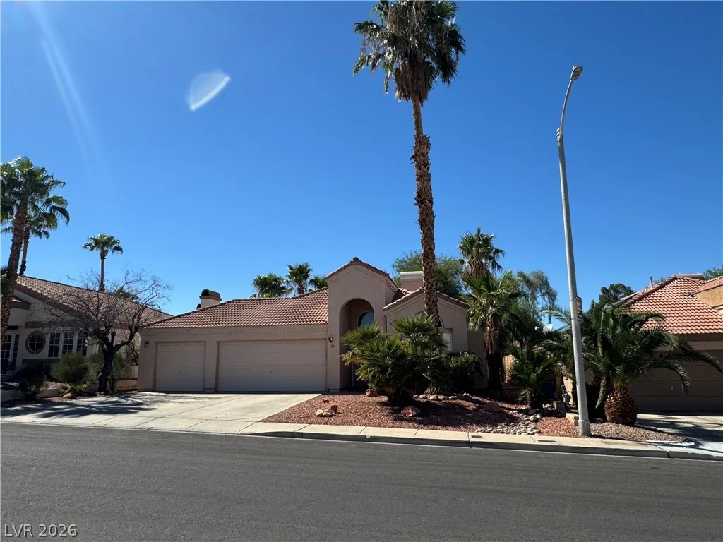 19 Sandwedge Drive — photo 1