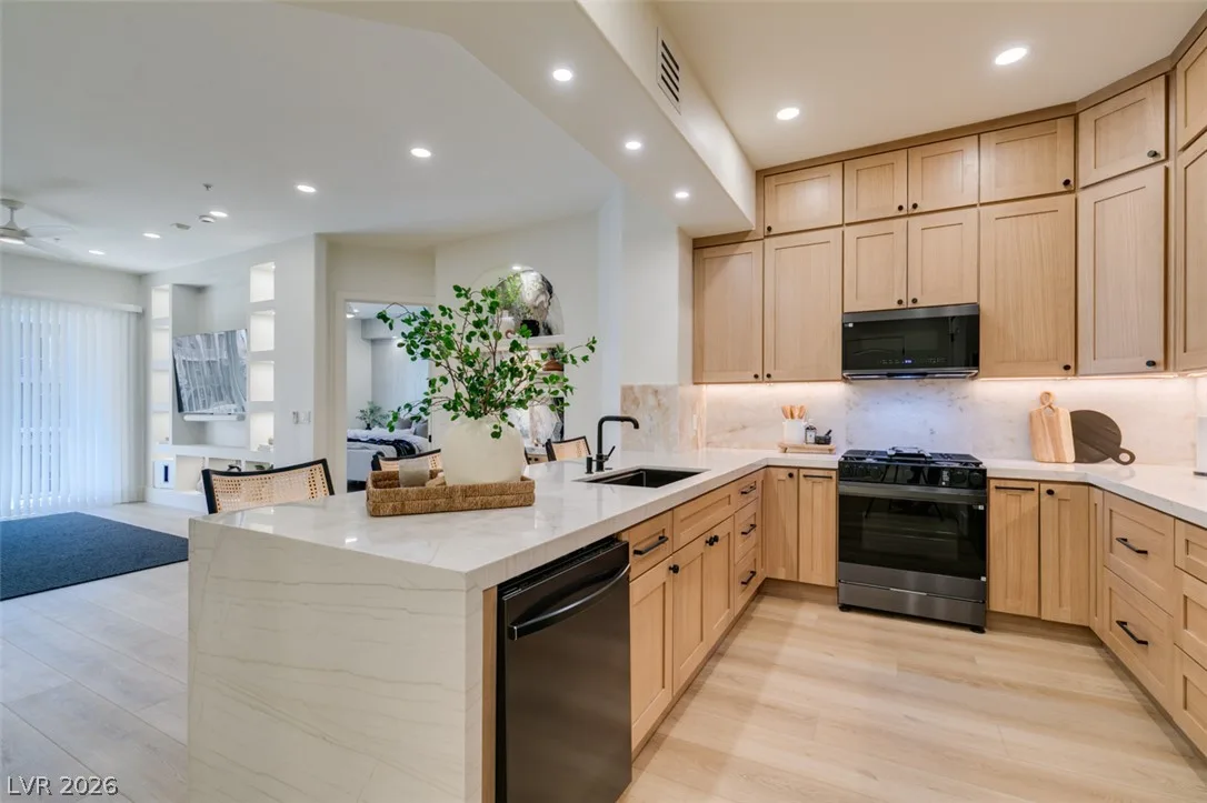 32 East Serene Avenue 207 — photo 1