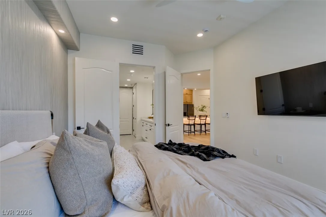 32 East Serene Avenue 207 — photo 5