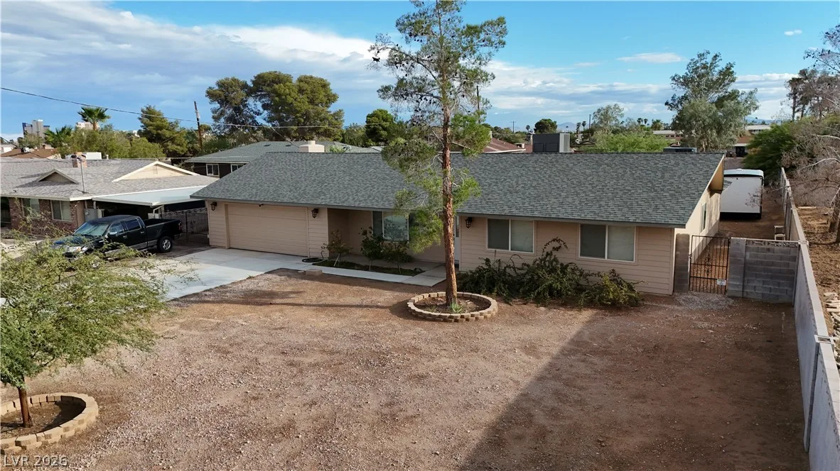 5855 West Oakey Boulevard — photo 3